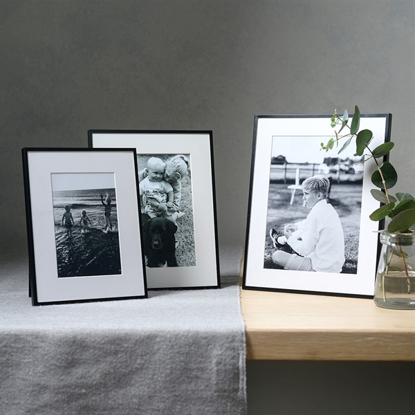 Fine Black Metal Photo Frame 4x6'' The Cotswold Company