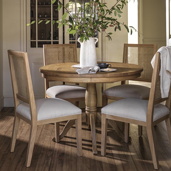 Elkstone Mellow Oak 4-6 Seater Round Extending Dining Table - The ...