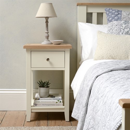 Chester Classic Cream Set of 2 Bedside Tables